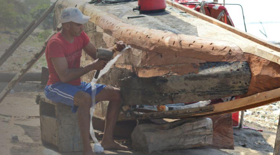 Why choose water damage restoration service for emergency water extraction services in New York